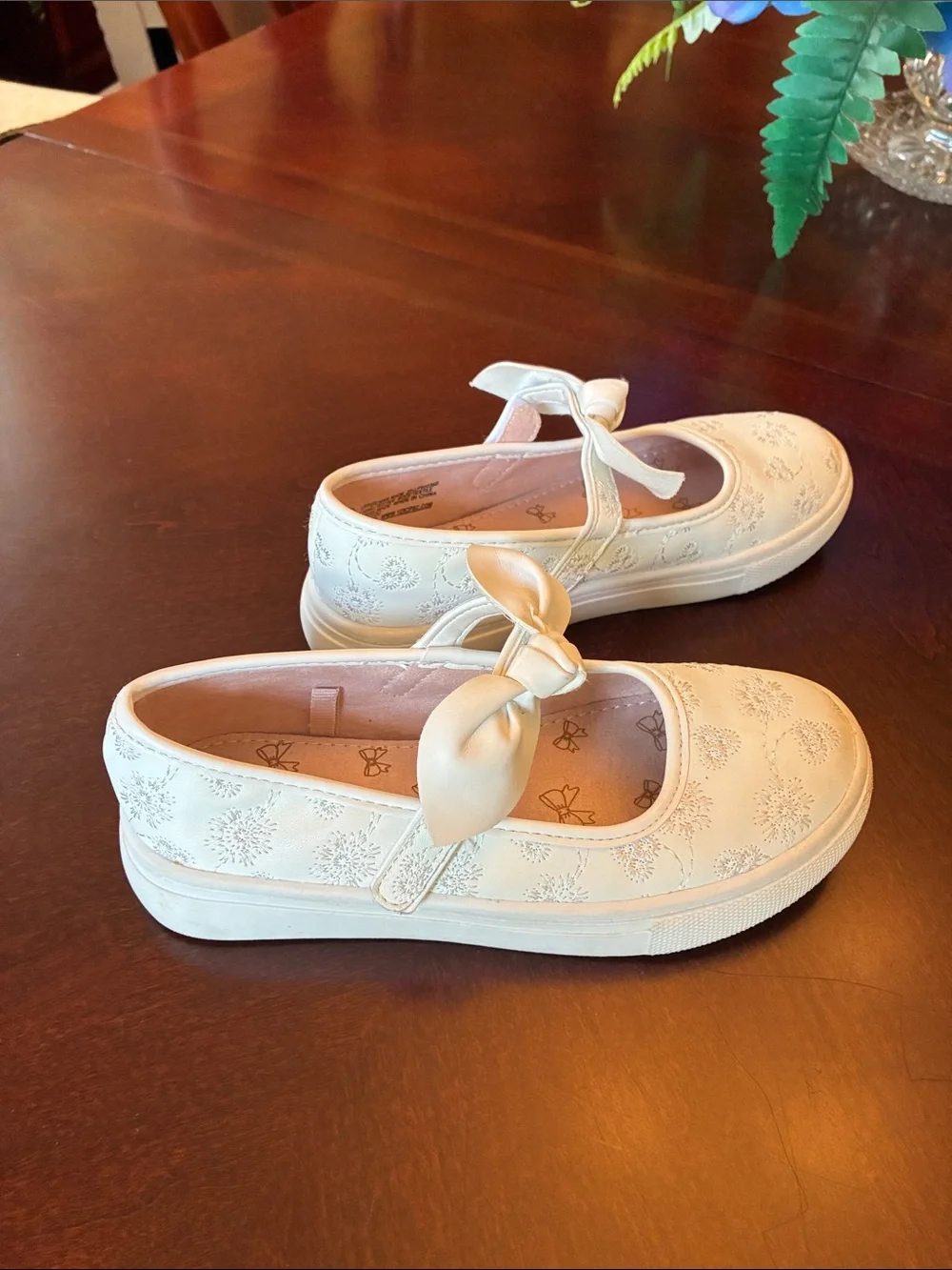 Self Esteem Toddler Girls White Floral Embroidered Mary Jane Bow Sneakers 12 🌸